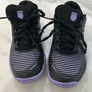 Barely used shoes for tennis in size 6.5 these are too wide for my narrow feet